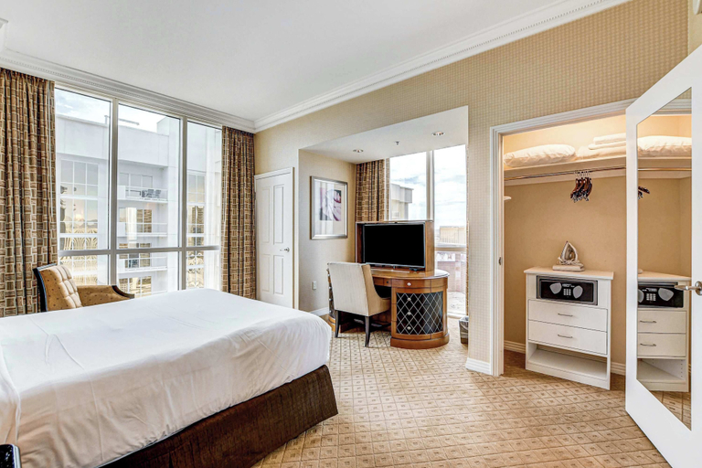 Interior 2, MGM 1BR With Pool & Top Golf View, Balcony 20602, Clark