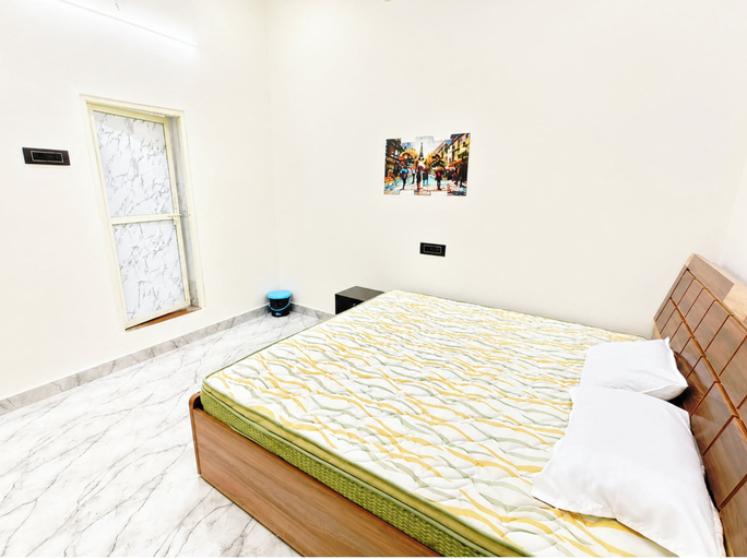Room 2, Hotel Rainbow Comfort Stay, Varanasi
