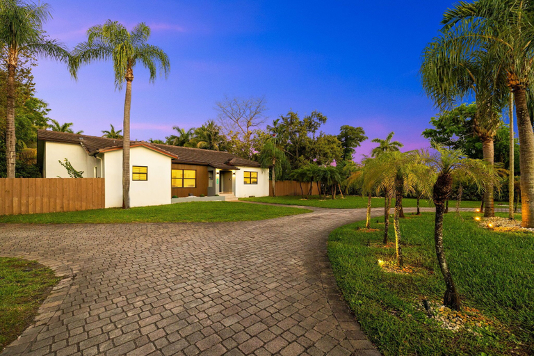Building design 4, Moroccan Style Villa · Pool & Cabana | BKB Court, Miami-Dade