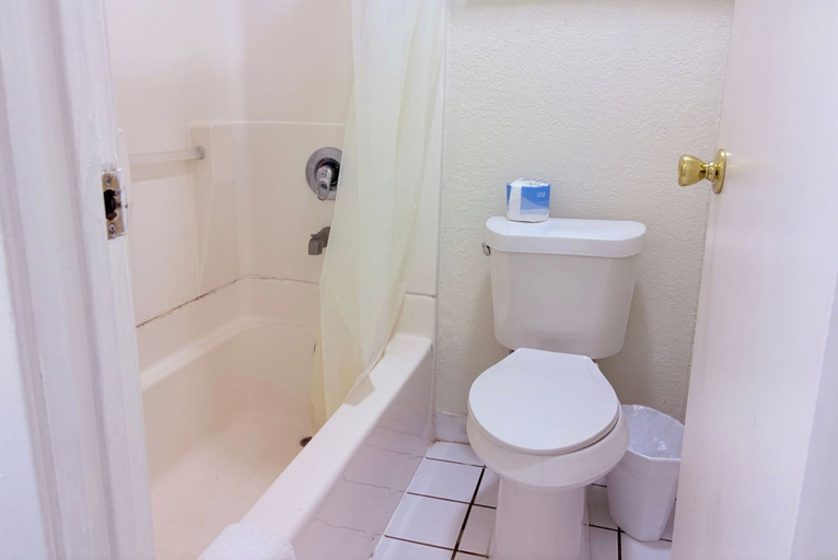Bathroom 4, Del Rio Inn TX By Hotel O, Val Verde