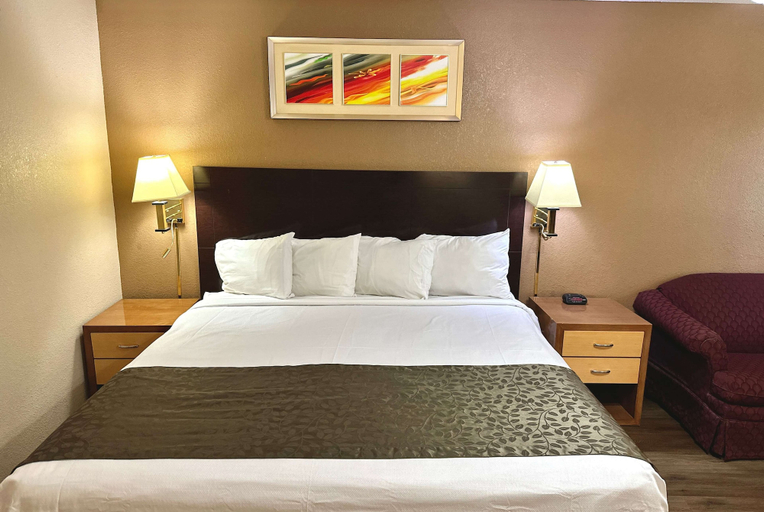 Bedroom 3, Days Inn by Wyndham Denison IA, Crawford
