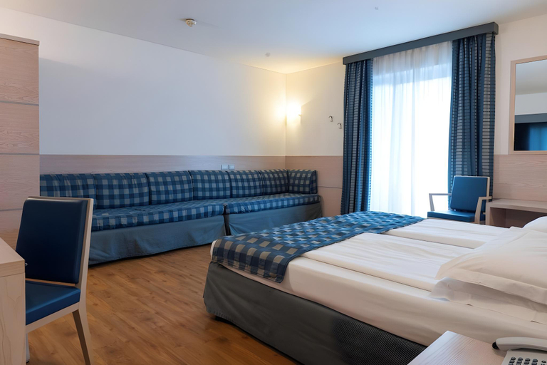 Bedroom 3, Caravel Bike Hotel, Trento