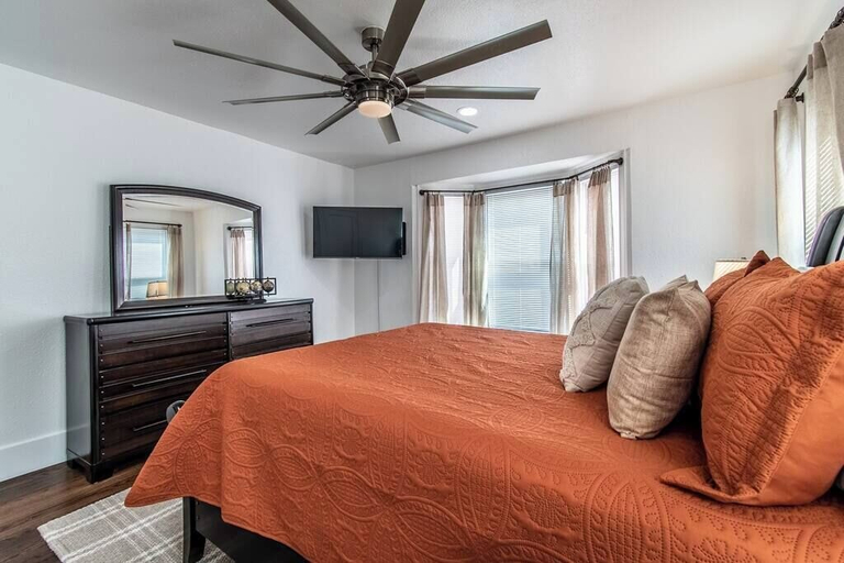 Room 2, Tranquil Terrace - Duplex #1, Nueces
