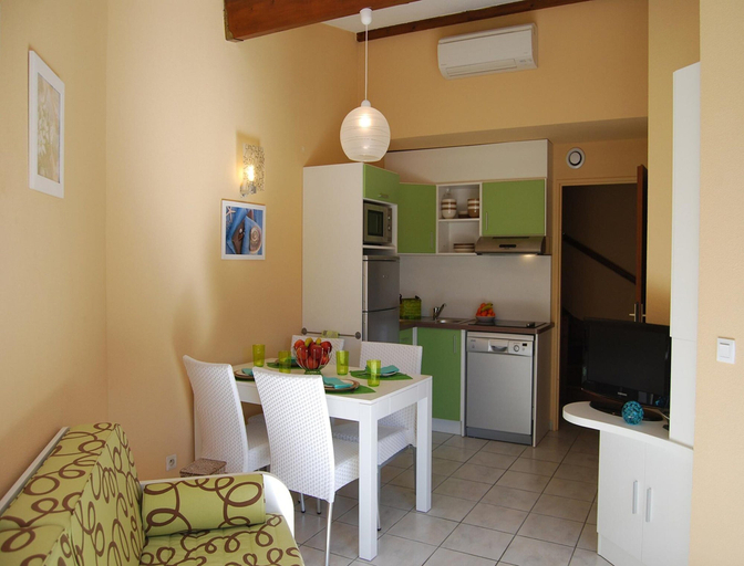 Dining, Sunny Duplex Cottage for 4, Pyrénées-Orientales