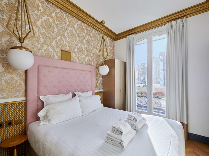 4, Superb AC- 1BDR Ave Montaigne - Arc de Triomphe by Studio Prestige, Paris