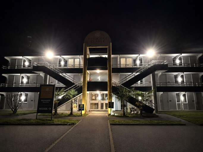 Exterior & Views 2, Premiere Classe Tarbes - Bastillac, Hautes-Pyrénées