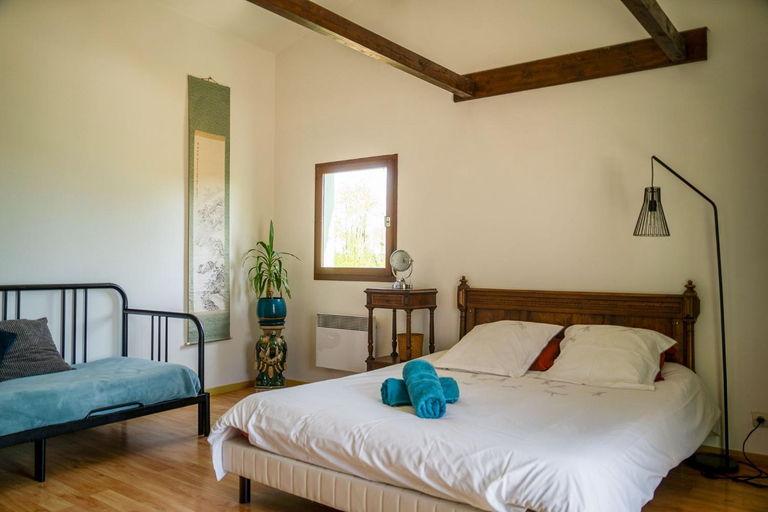 Bedroom 4, Les Vignes Reines, Gironde