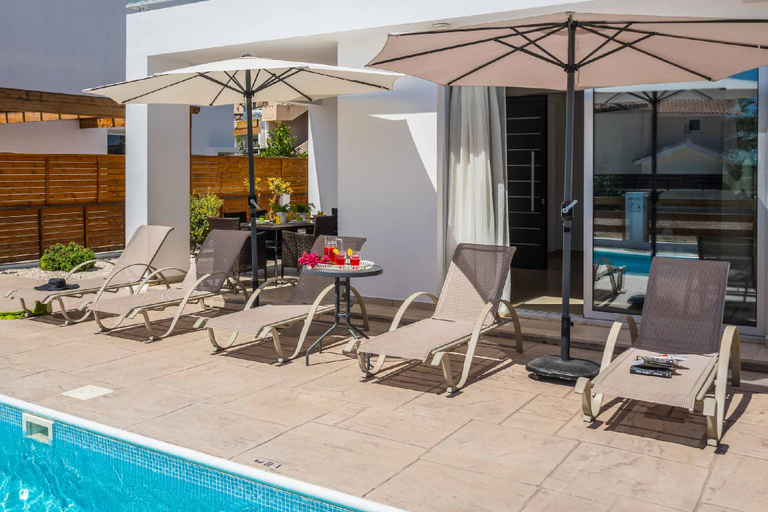 Others 5, Villa White Moonflower