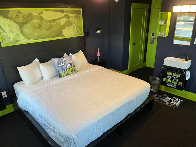 Bedroom 3, Mari Jean Hotel - All Adults Welcome, Pinellas
