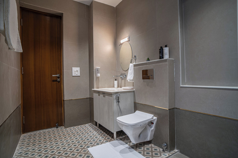 Bathroom 3, Alaya Stays Udgam Villas 5BHK Apartment, Dehradun