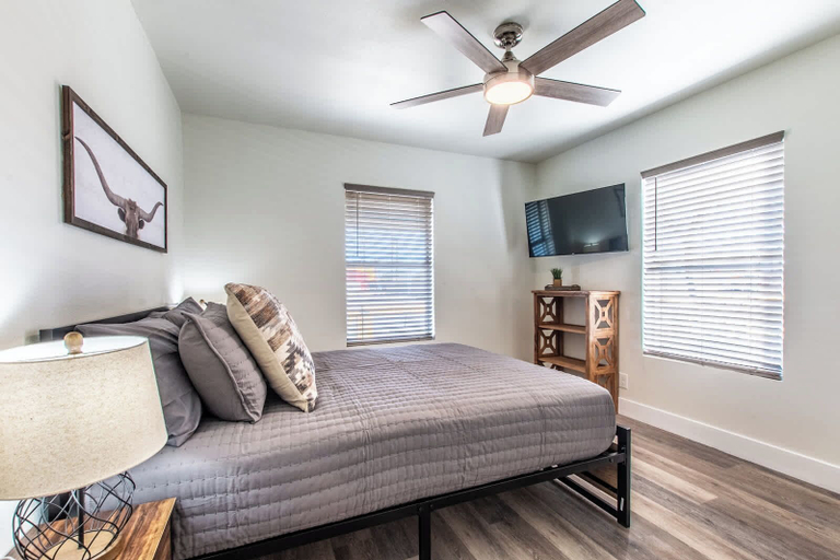 Room 4, The Azure Escape, Nueces