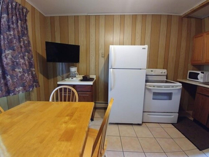 Others 1, Lake Aire Motel, Sauk
