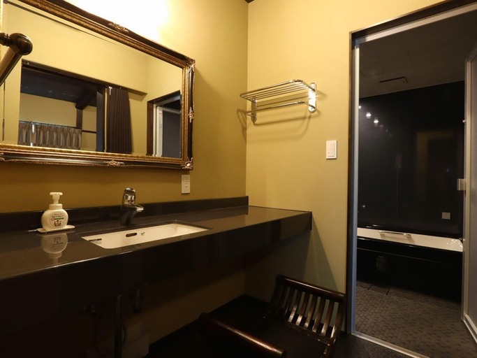 Bathroom 3, Ryokan Karasawa, Kanazawa