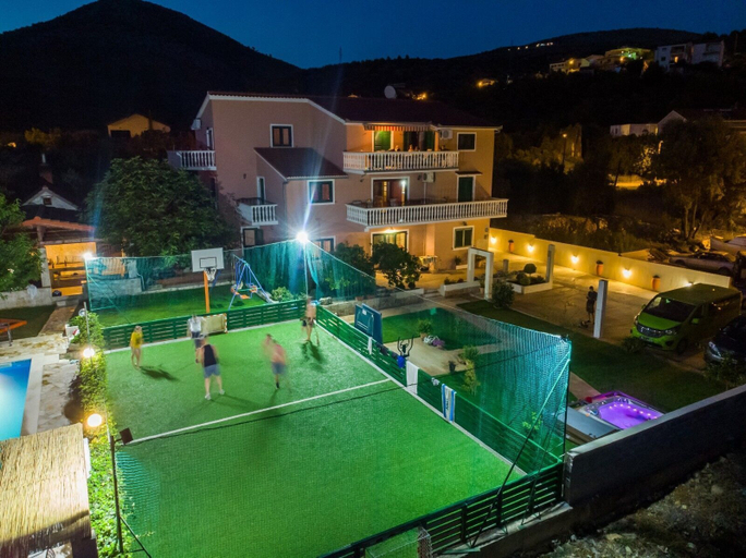 Others 4, Apartments Mirko, Seget