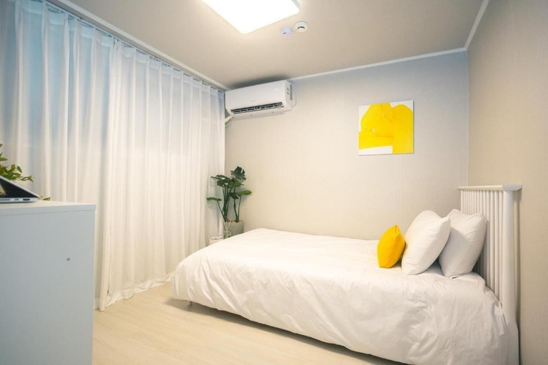 Room 5, Stay Solar, Songpa