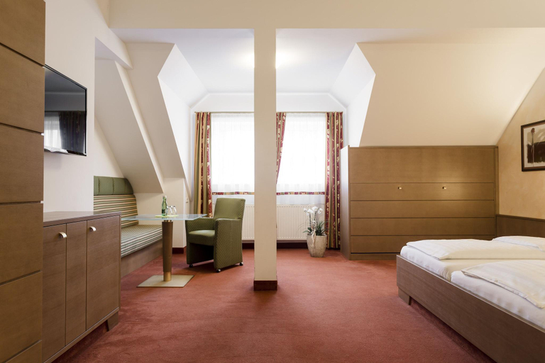 Bedroom 3, 1A Landhotel Schicklberg, Linz Land