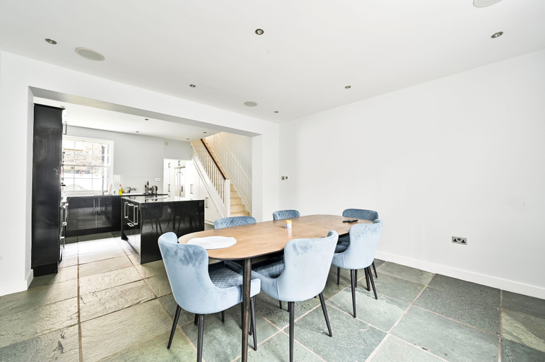 Room 3, 5 Beds House - 5 Mins to Victoria Station, London