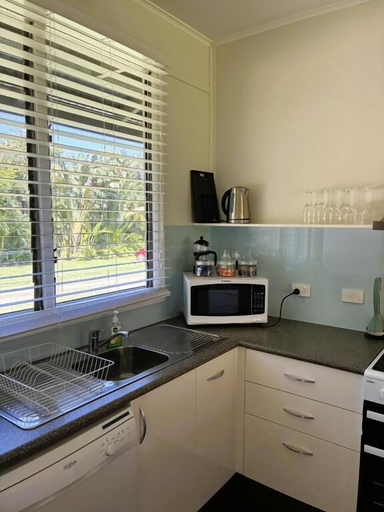 Private kitchen 4, Kooyong Aprtments, Magnetic Island