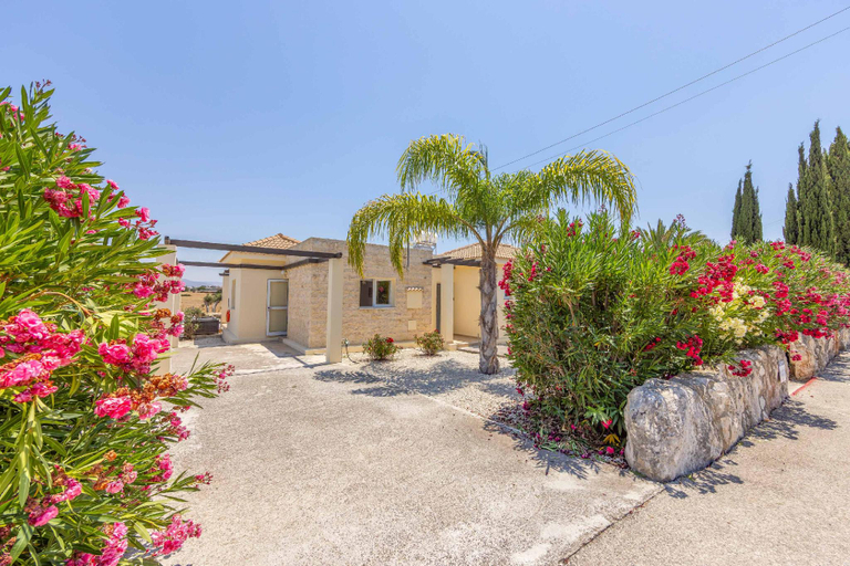 2, Villa Mandarine Latchi