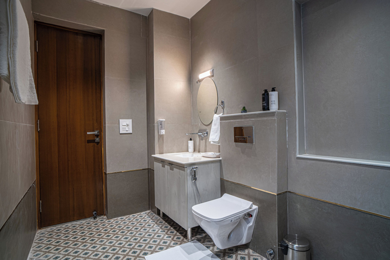 Bathroom 5, Alaya Stays Udgam Villas 5BHK Apartment, Dehradun