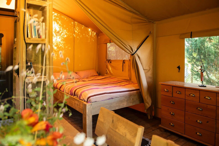 Bedroom 5, La Jolie Longère Fleurie, Charente-Maritime