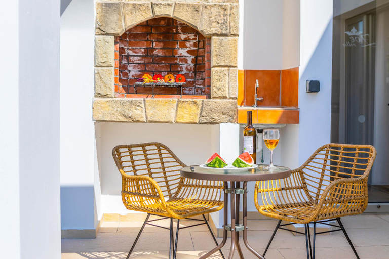Others 4, Villa Zoey