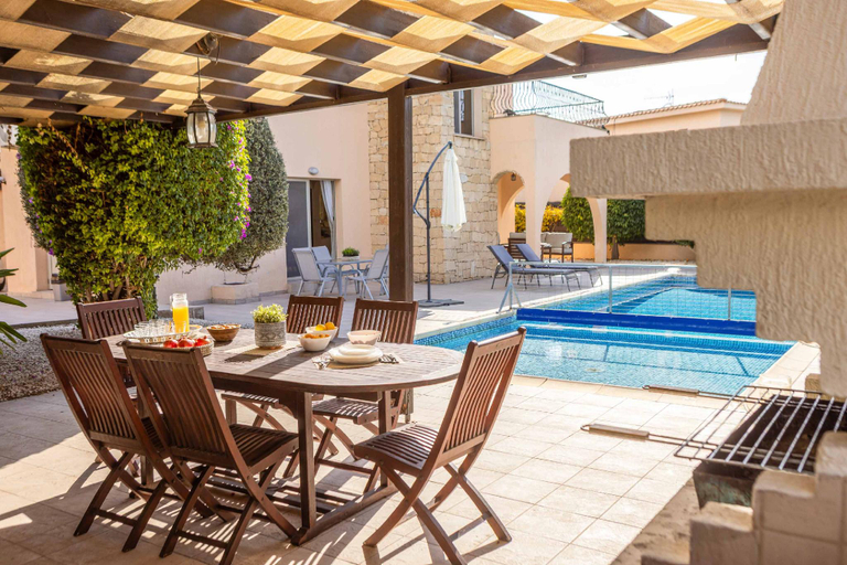 Others 2, Villa Golden Coral