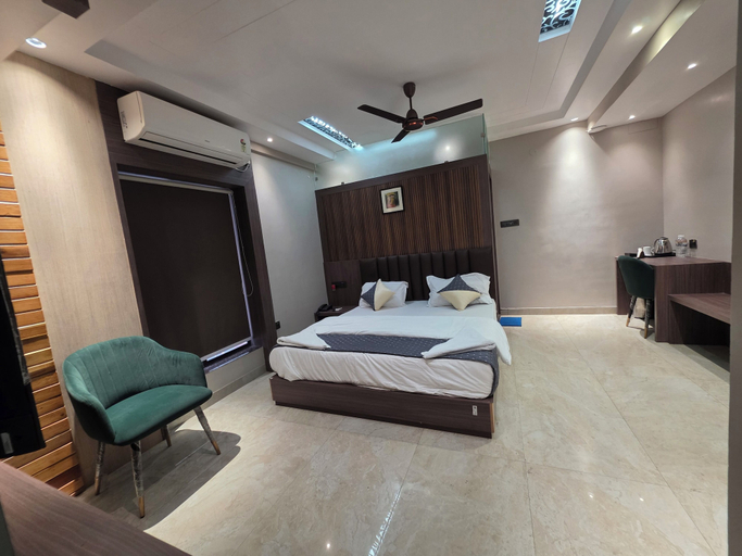 Room 5, The Bay Suites - NIS, North 24 Parganas