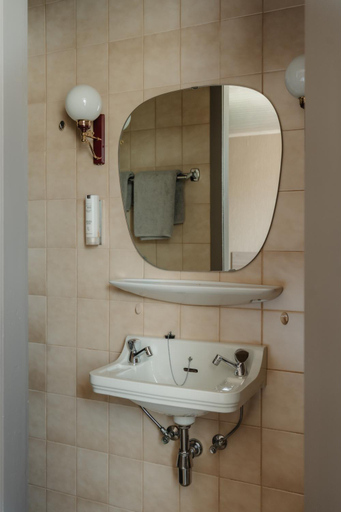 Bathroom 3, Hotel Saint-Hubert, Liège