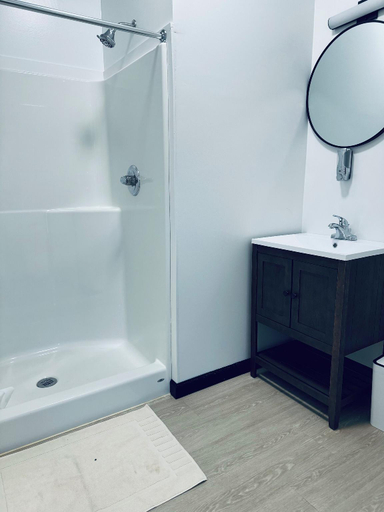 Bathroom, Golden Pond Cabins, Oswego