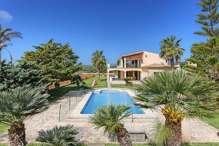 Others 4, Villa Deu Quarterades, Baleares