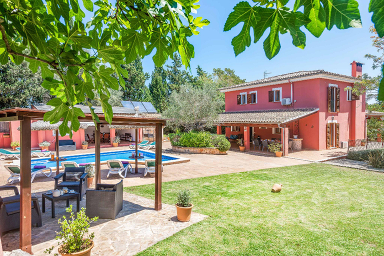 Others 5, Villa Legendario, Baleares