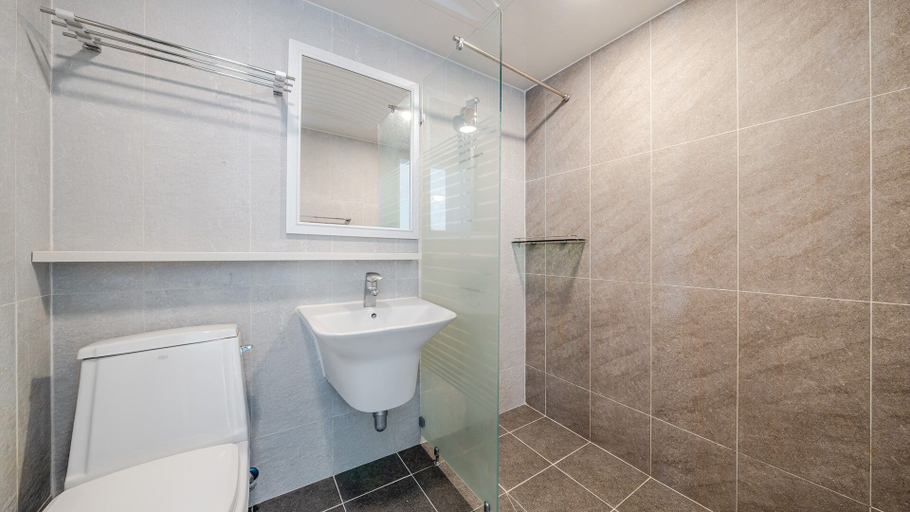 Bathroom 4, Gapyeong Club Board Resort, Gapyeong