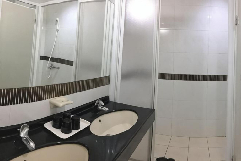 Bathroom, Sun Moon Lake Youth Hostel, Nantou