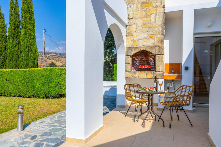 Others 3, Villa Zoey
