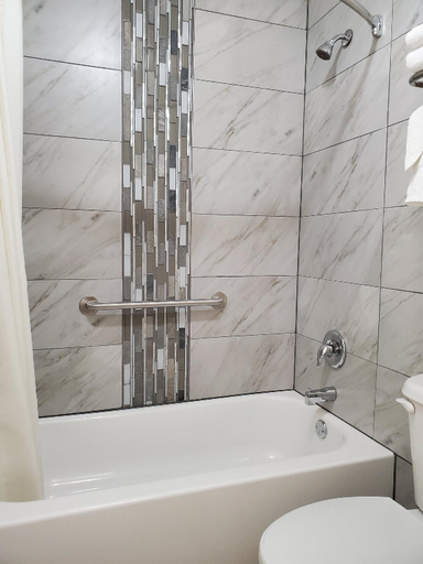 Bathroom 4, Western Budget Motel #1 Leduc/Nisku, Division No. 11