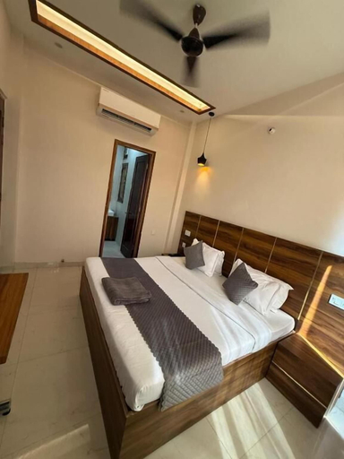 Room 4, Hotel Kartik, Sahibzada Ajit Singh Nagar