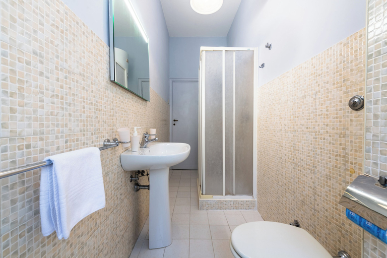 Bathroom 2, Magiù Apartment, Rome