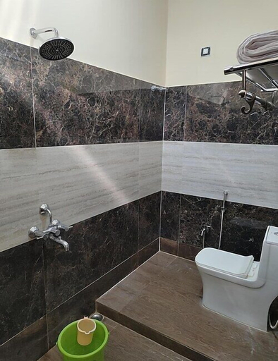 Bathroom 4, The Nirvana Resort, Chatra