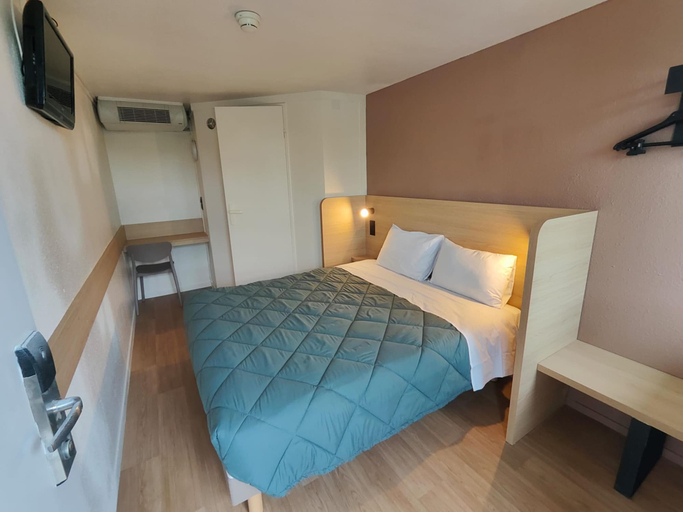 Bedroom 5, Premiere Classe Tarbes - Bastillac, Hautes-Pyrénées
