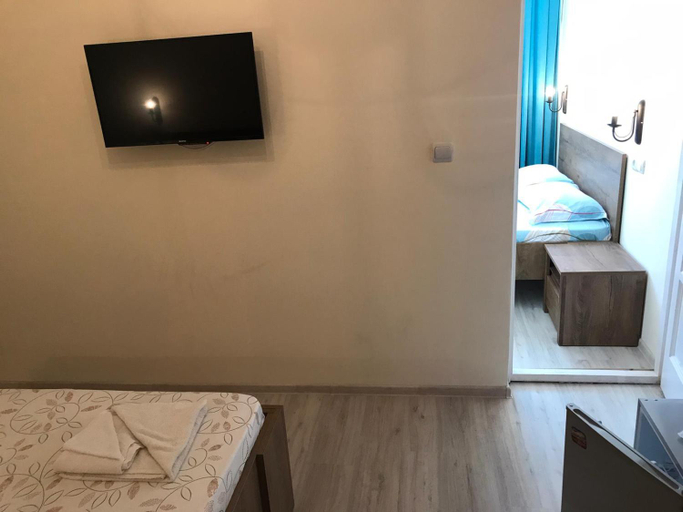 Others 5, Pensiunea Paradis, Baile Herculane