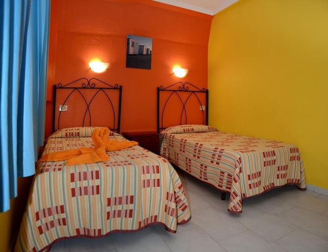 Bedroom 3, Aparthotel la Piramide, Las Palmas