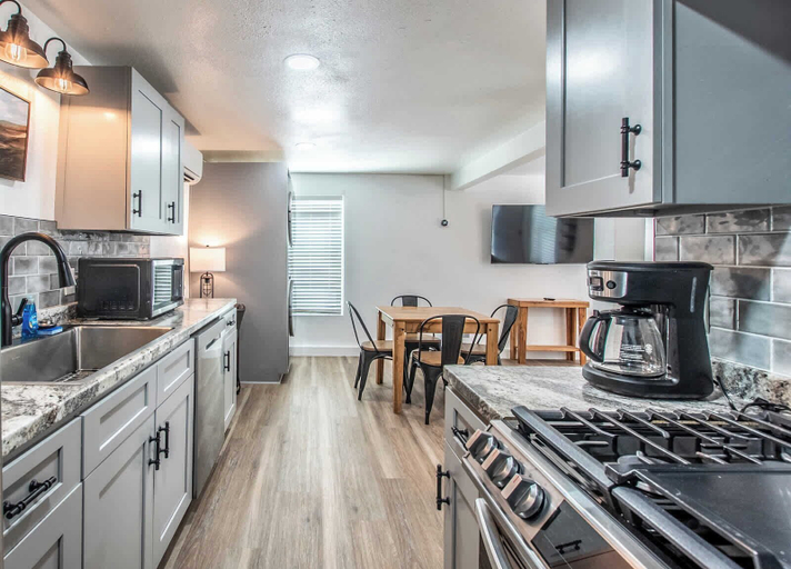 Private kitchen 5, Serenity Suites C, Nueces