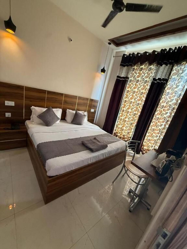 Room 3, Hotel Kartik, Sahibzada Ajit Singh Nagar