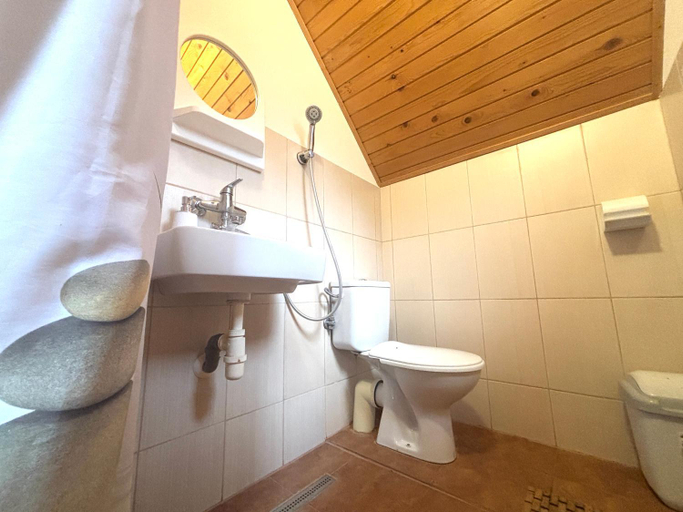 Bathroom 2, Wili Hunter, Ružomberok