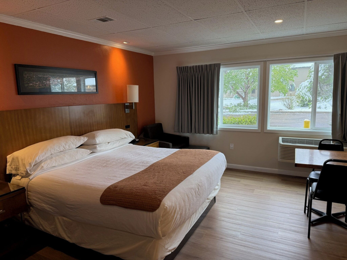 Bedroom 4, Boulder Twin Lakes Inn, Boulder
