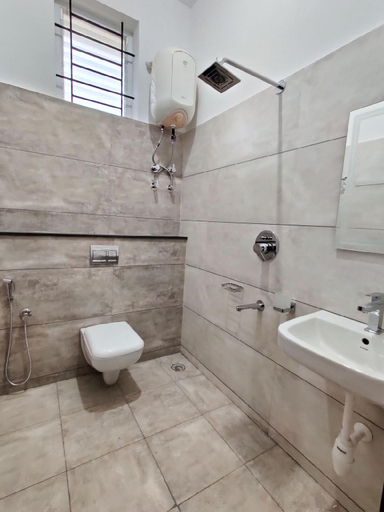 Bathroom 2, SS LUXURY COMFORTS. Two bhk AC luxurious apartment, Chikmagalur