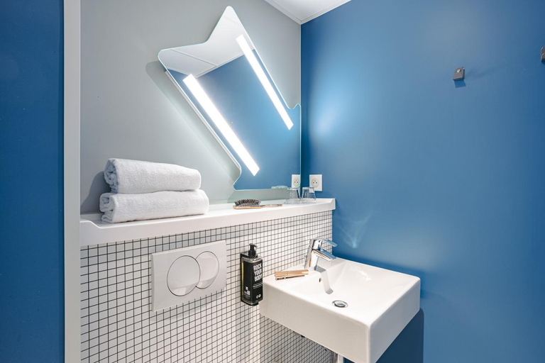 Bathroom 5, ibis budget La Rochelle Centre, Charente-Maritime
