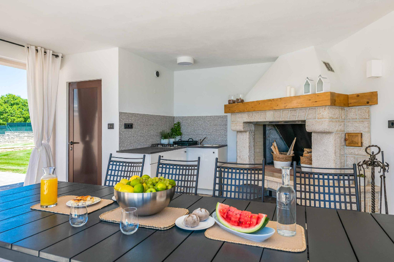 Others 3, Villa Rosewood, Sveta Nedelja