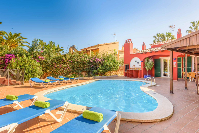 Others 3, Villa Paula, Baleares